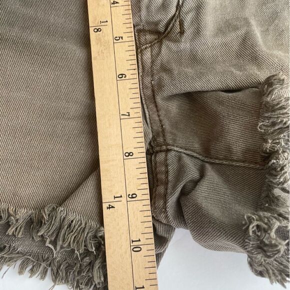 Free People Distressed Frayed Raw Hem Denim Shorts Size 26 Brown Green Festival - Picture 4 of 6